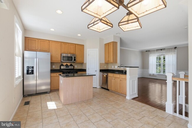 Building Photo - 5504 Sacramento Mews Pl
