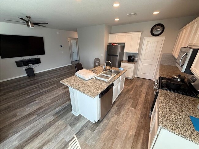 Building Photo - 225 Baum Dr