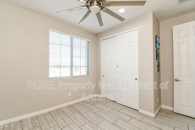 Building Photo - 513 E Yellowstone Pl