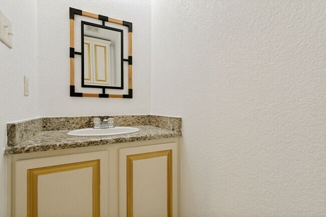 Building Photo - 2-BEDROOM, 2.5-BATHROOM DUPLEX/CONDOMINIUM IN TERRELL HEIGHTS