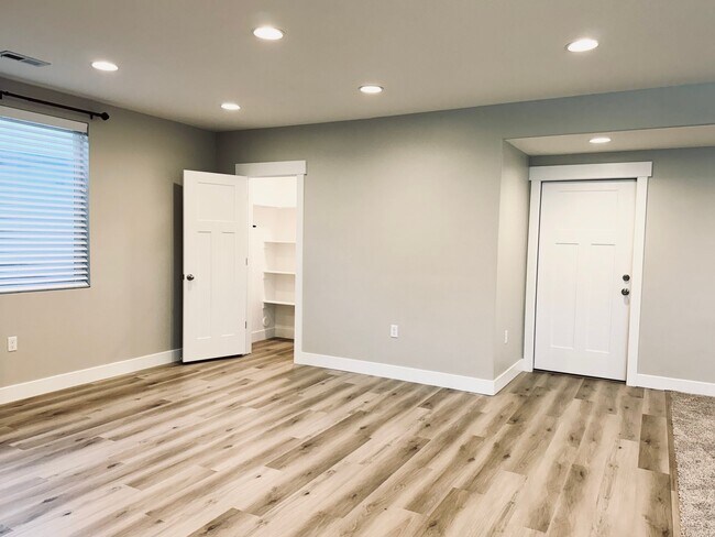 Building Photo - 6953 Canyon Meadows Dr