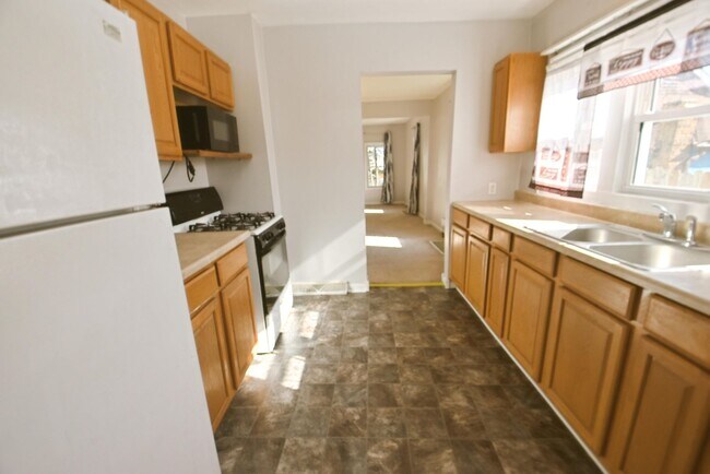 Building Photo - Mishawaka IN 2 Bedroom Home