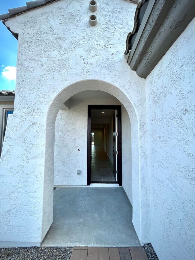 Building Photo - COMING SOON !! Mountainside Living at Canyon Views! 4 bedroom 2 bathroom!
