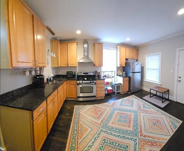 Primary Photo - 2310 N Kenneth Ave