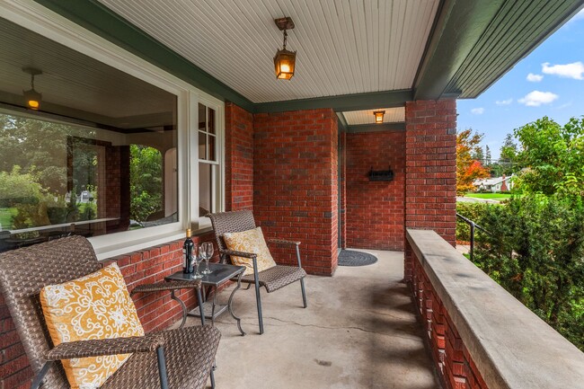 Building Photo - ***MOVE IN SPECIAL $250.00 OFF 1ST FULL MO...
