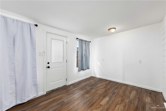 Building Photo - 15 S 6th St