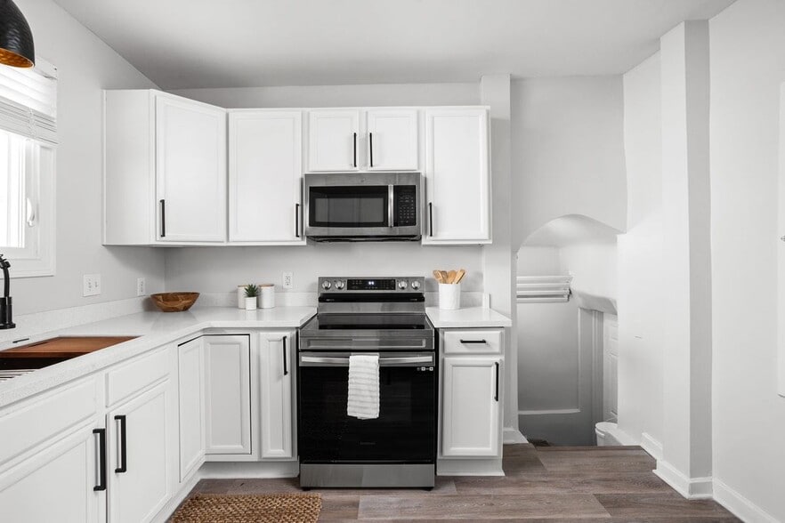 Building Photo - 4001 Broadway St