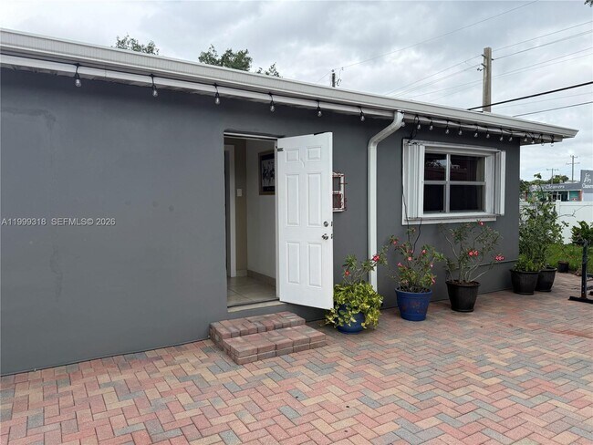 Building Photo - 414 SW 2nd Terrace