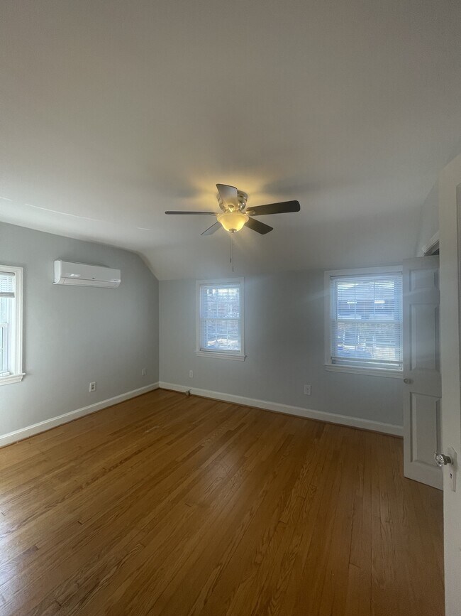 Building Photo - 633 N Nelson St