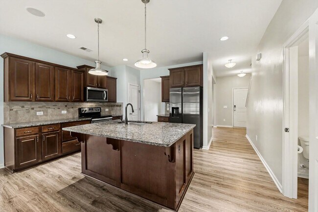Building Photo - 121 Rockingham Way