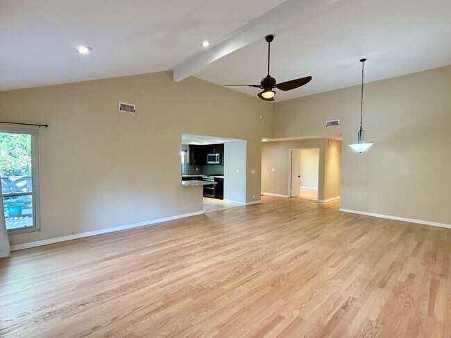 Building Photo - Spacious Three Bedroom in the Sunrise Pointe Community