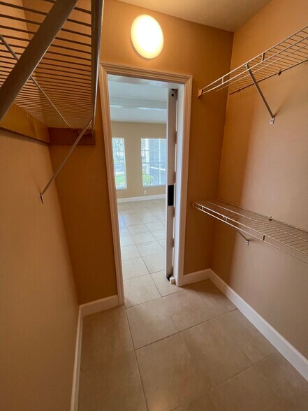 Building Photo - 177 Santa Clara Dr
