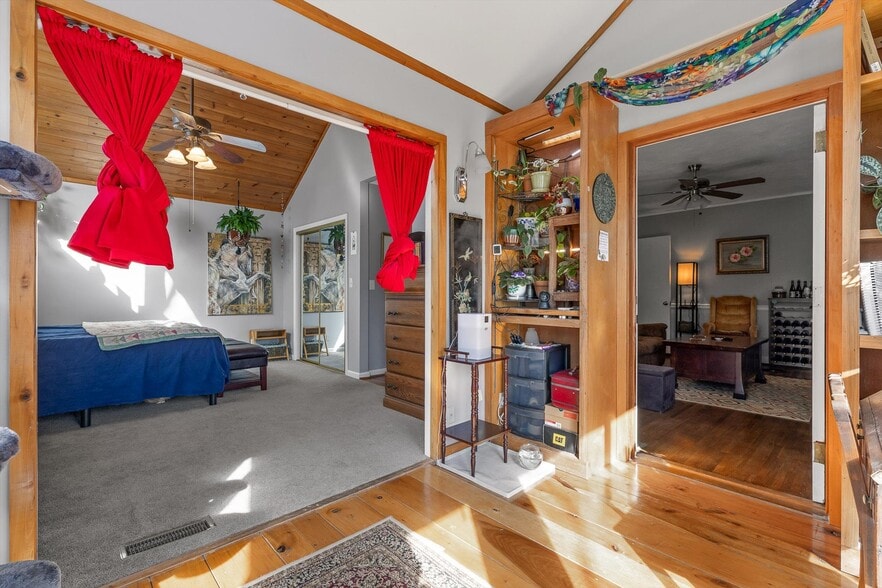 Building Photo - 844 Linden Hall Rd