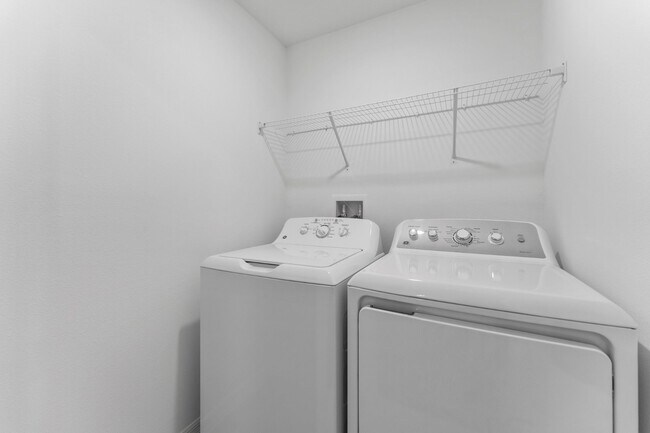 Building Photo - Luxury 3 BR + LOFT/2.5BA/1 Car Garage Luxury Townhome in the highly desirable GATED community of ...