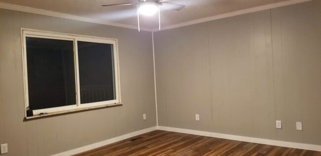 Building Photo - 60 Lorraine St