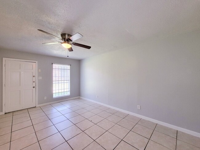 Building Photo - 12332 Ormandy St