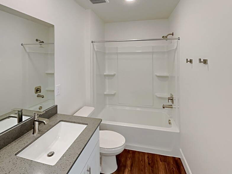 Building Photo - 6584 Old Forest Dr