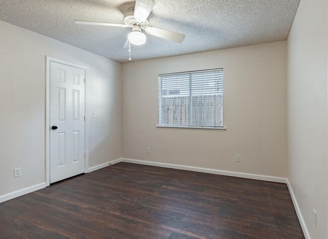 Building Photo - Great 4 Bedroom NW Fresno Home for Lease