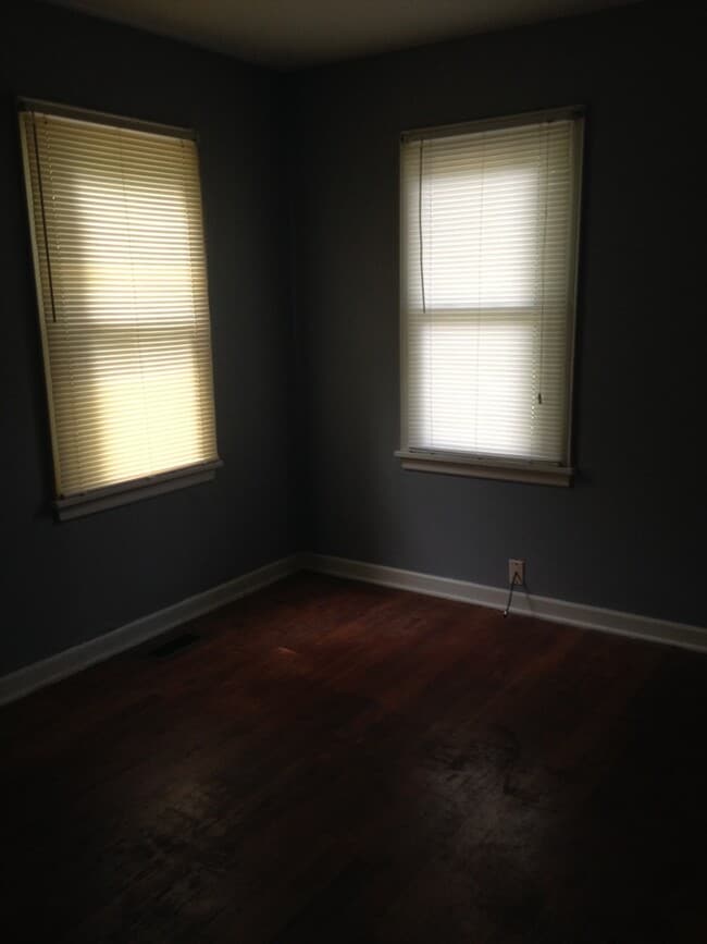 Building Photo - Very nice 3 bedroom/1 bath in El Dorado!