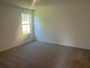 Building Photo - 18567 Autumn Hts Ln