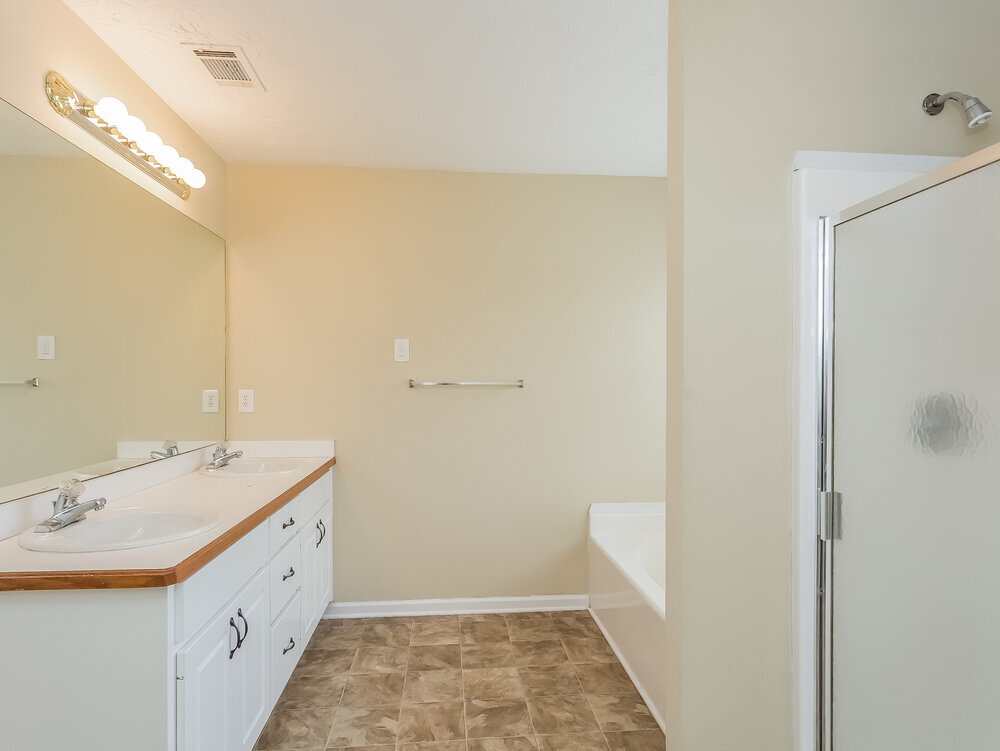 Building Photo - 865 Simon Ive Dr