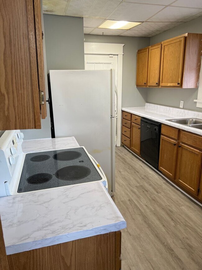 Building Photo - Charming 3-Bedroom/ 1 Bathroom house located in the heart of Topeka