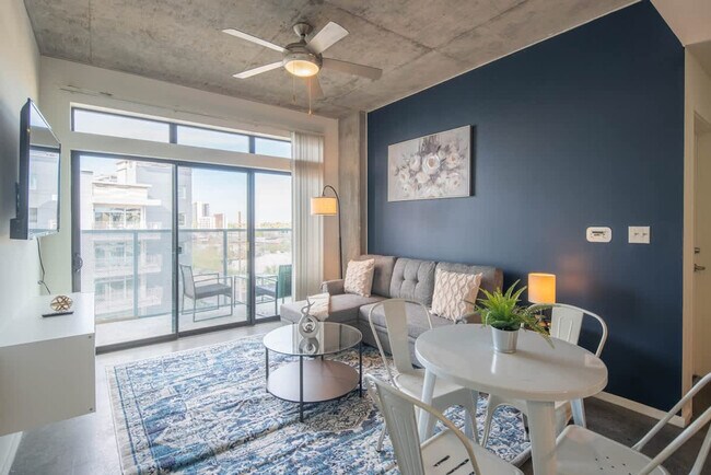 Building Photo - 333 E Roosevelt St