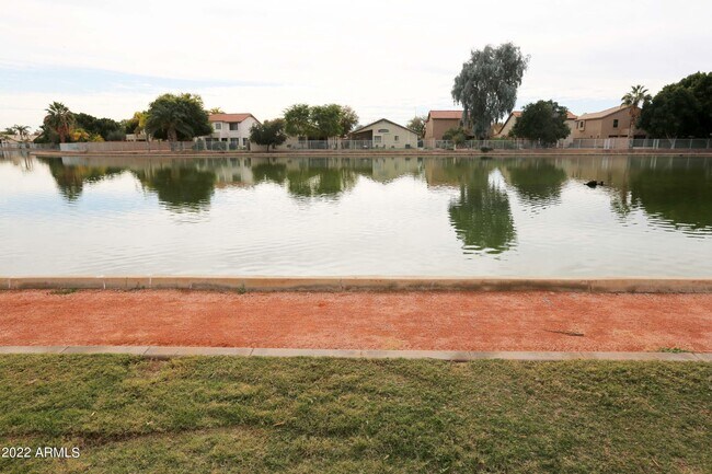 Building Photo - 11217 W Edgemont Ave