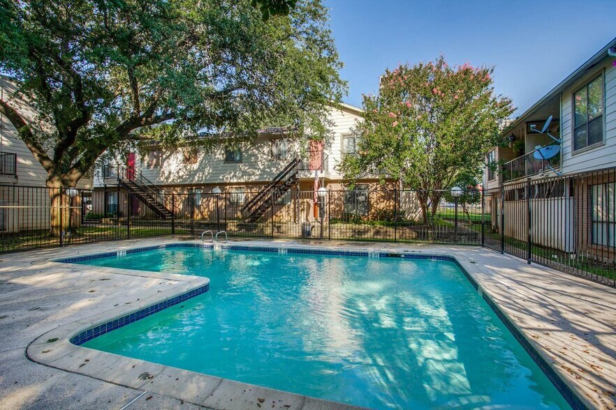 Pool Very close - 6646 E Lovers Ln