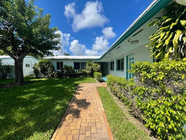 Building Photo - 18 Ave Villas LLC