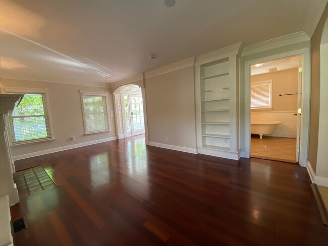 Building Photo - Charming 3 Bed, 3 Bath Home in Lake Davis/...