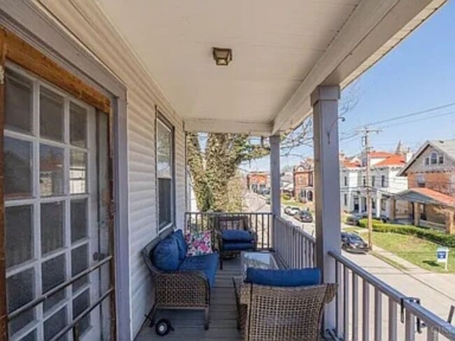 Building Photo - 2705 Hackberry St