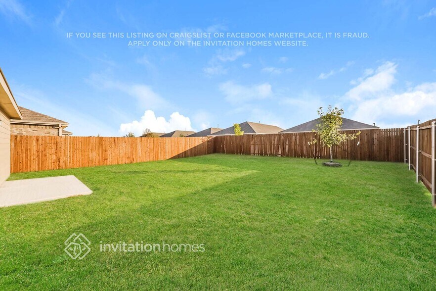 Building Photo - 2401 Ava Dr