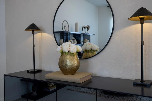 Building Photo - 4507 Hillingdam Rd