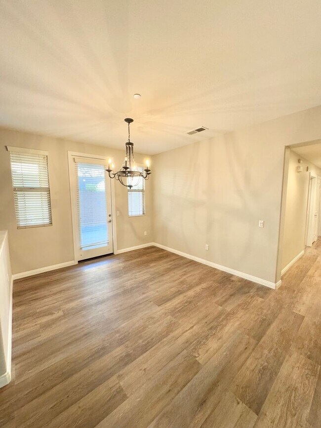 Building Photo - 12336 Hollyhock Dr