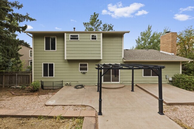 Building Photo - 5647 Old Farm Cir E
