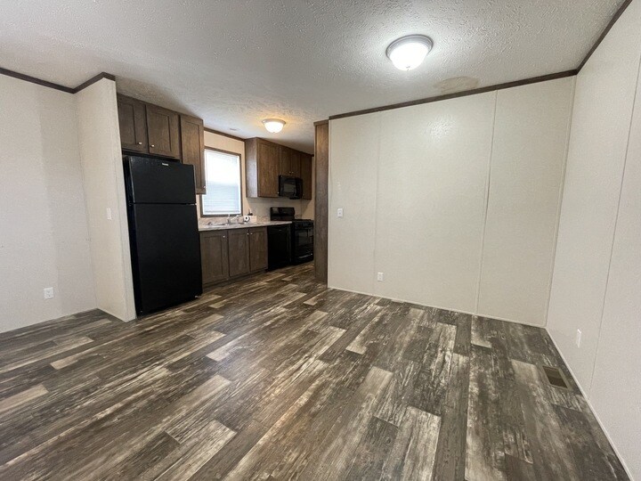 Building Photo - 16035 Villaire Ave