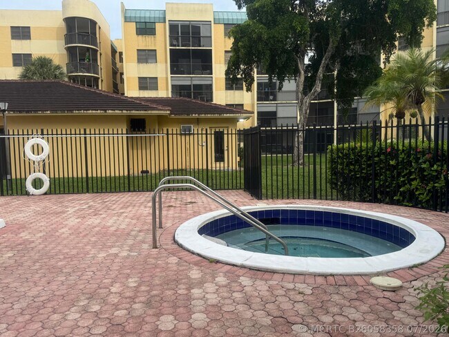 Building Photo - 6575 W Oakland Park Blvd