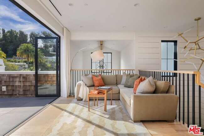 Building Photo - 16101 Royal Mt Dr