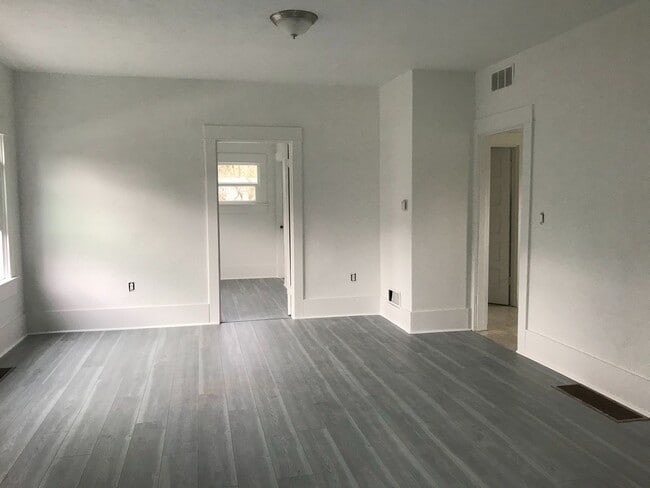 Building Photo - 2BR Home in Forest Grove OR