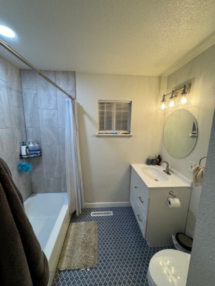 Building Photo - 1523 S Fountain St