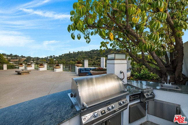 Building Photo - 11470 Dona Evita Dr