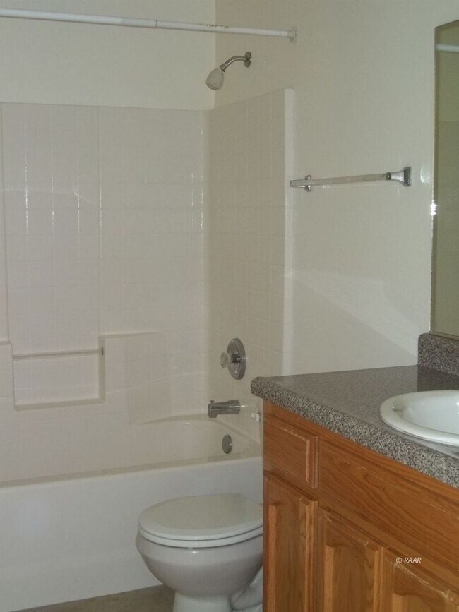 Building Photo - Charming 3 Bed, 2 Bath Rental with Convenient Features - $1,500 Deposit