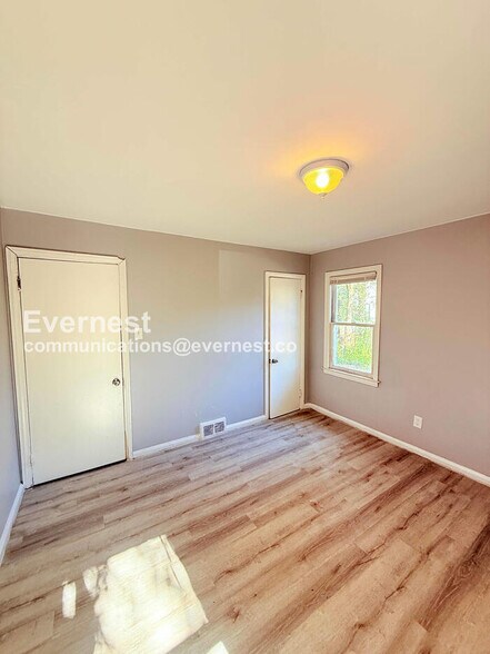 Building Photo - 5134 Hereford St