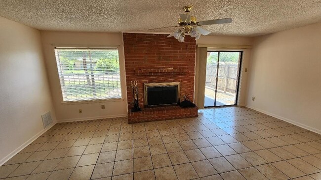 Building Photo - 8511 Woodstone Dr