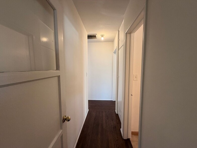 Building Photo - Charming 3BD Pool Home in Van Nuys | 2-Car Garage + Washer/Dryer + Central A/C