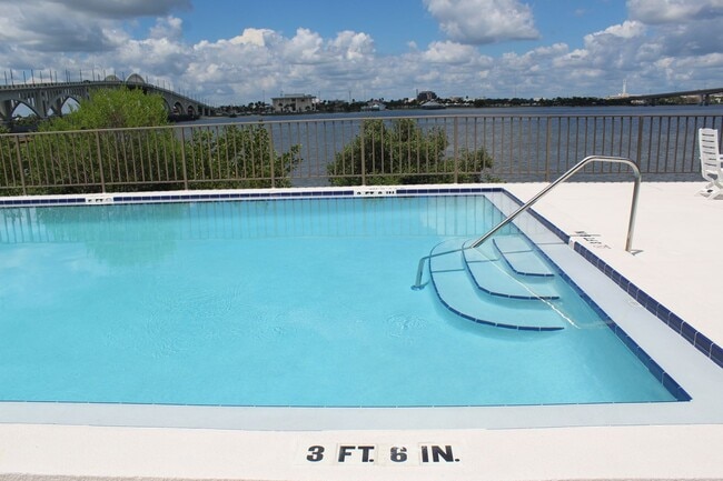 Building Photo - Furnished 1 bedroom condo at Pier 43