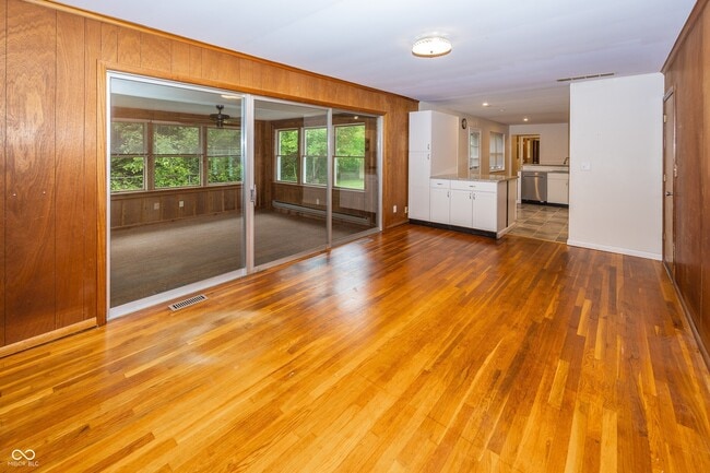 Building Photo - 628 Ash Dr