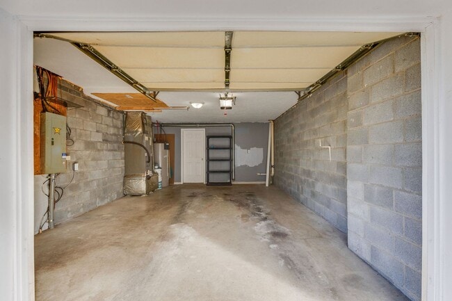 Building Photo - Now Available | 2 Bedroom 2.5 Bath | Bristol, TN