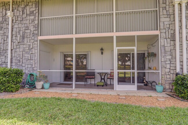 Building Photo - 18081 SE Country Club Dr
